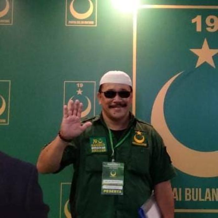 Prof.DR.KH.Sutan Nasomal.S.pdi.SE.SH.MH.P.dh